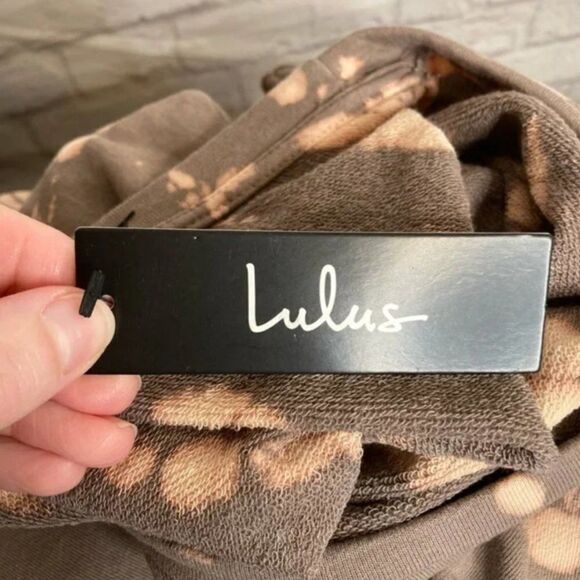 Lulu's NWT Bleach Dyed Oversized Top Size XS - Picture 3 of 7